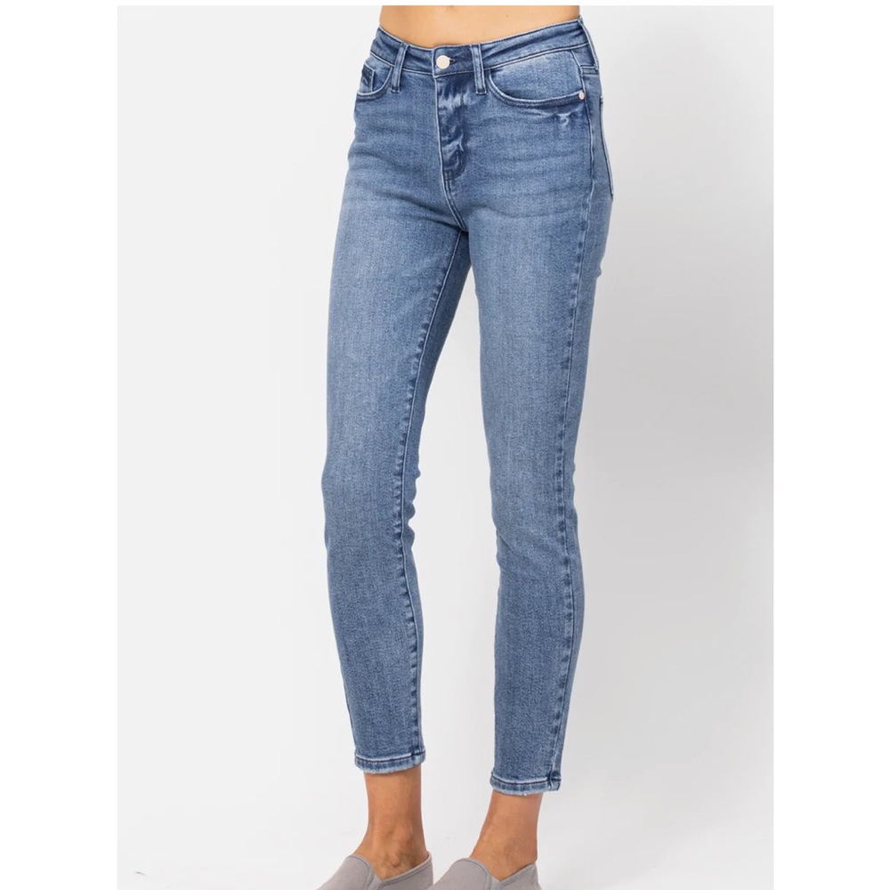 Judy Blue Classic Relaxed Fit Viral Jeans! - Picture 5 of 11